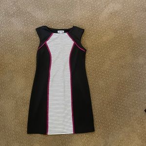Black and white dress size 10 with fuschia trim